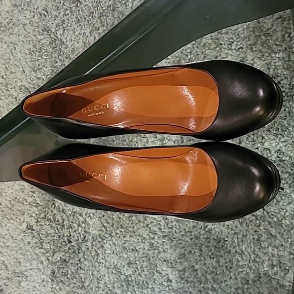 Gucci leather round toe heels 37 1/2 - Picture 2 of 10